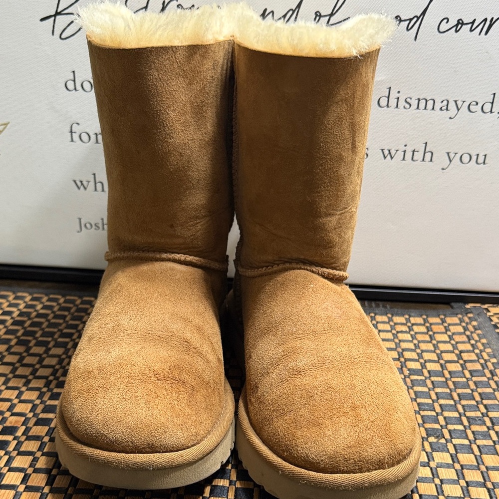 Tan Suede Boots with Cream Fur Lining Women SZ 6 Box 12